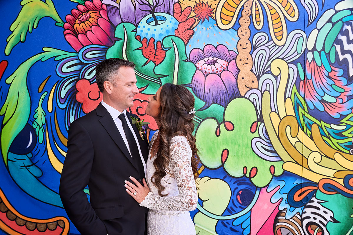 couple-graffitti-wall-1200px.jpg